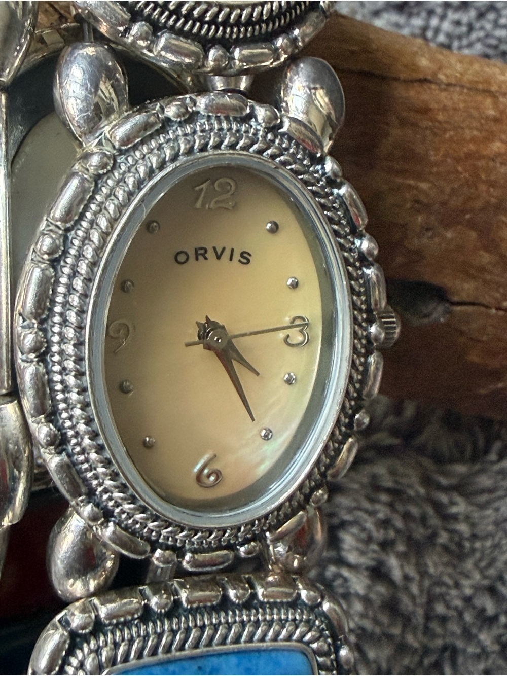 Orvis woman’s watch with semi precious stones in silvertone, abalone oval face. - Picture 8 of 12